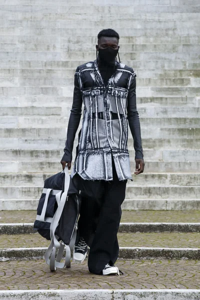Look 30